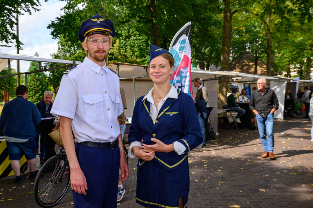 Flight Tour onder begeleiding van piloot en stewardess op De Banenmarkt