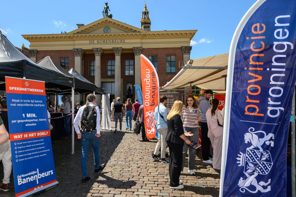 Overheidsorganisatie met een informatiestand