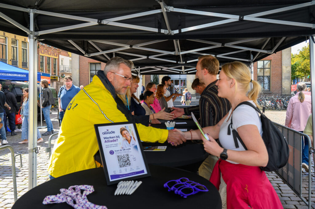 Speednetwerken op De Banenmarkt Groningen: korte kennismakingsgesprekken met werkgevers